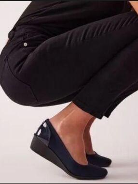 NWt Anne Klein Wisher Sport Wedge Pumps - Charcoal - Size 5.5W - $75